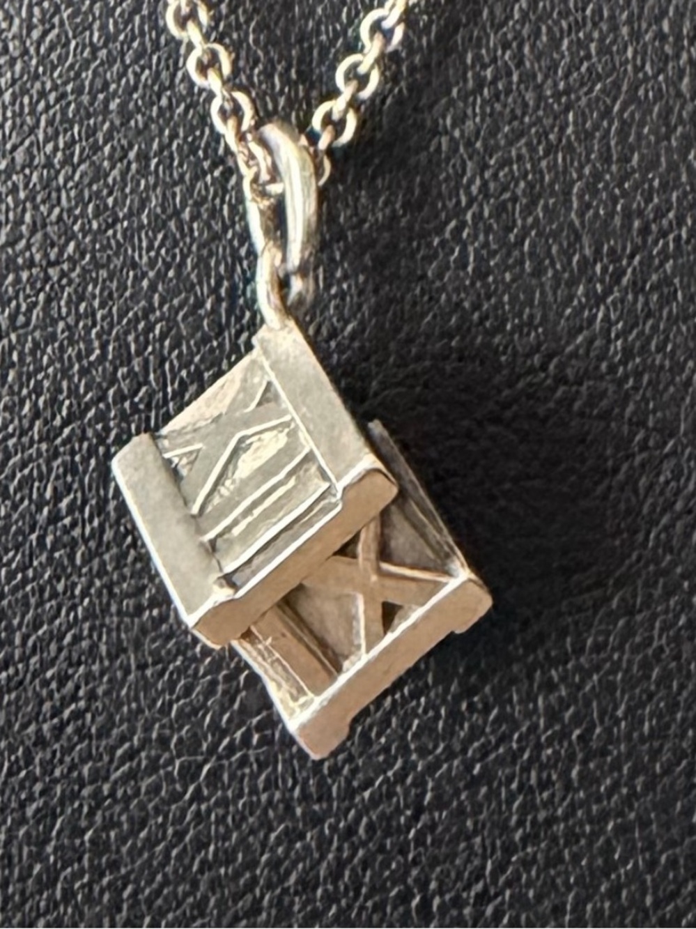 Vintage Tiffany & Co. 925 Silver Atlas Pendant Necklace in box and dustbag - Picture 3 of 9
